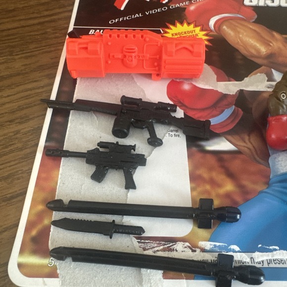 G.I. Joe Street Fighter II Balrog figure Hasbro (1993) With 6 Pieces And CARD - Picture 3 of 9